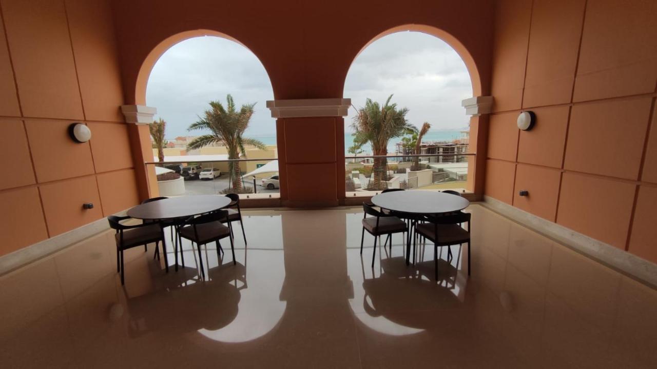 Luxury By The Sea With Amazing Amenities At Pearl Qatar Apartment
